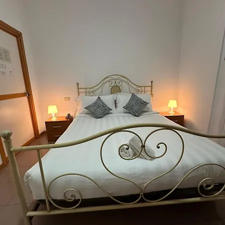 Kapselhotel La Marinella *